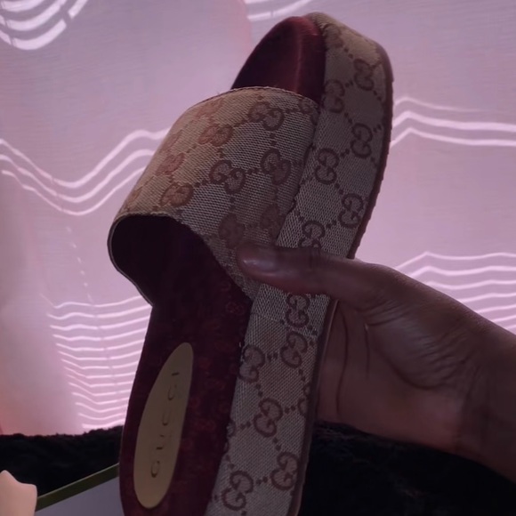 Gucci Women's Beige and Burgundy Slide Sandals - Picture 1 of 2
